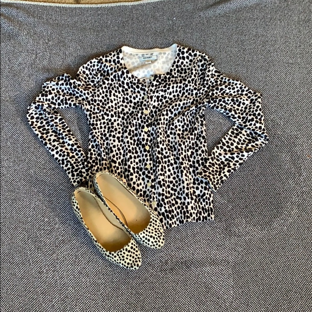 Cardigan sweater with matching flats